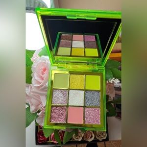 Huda Beauty Neon green Palette